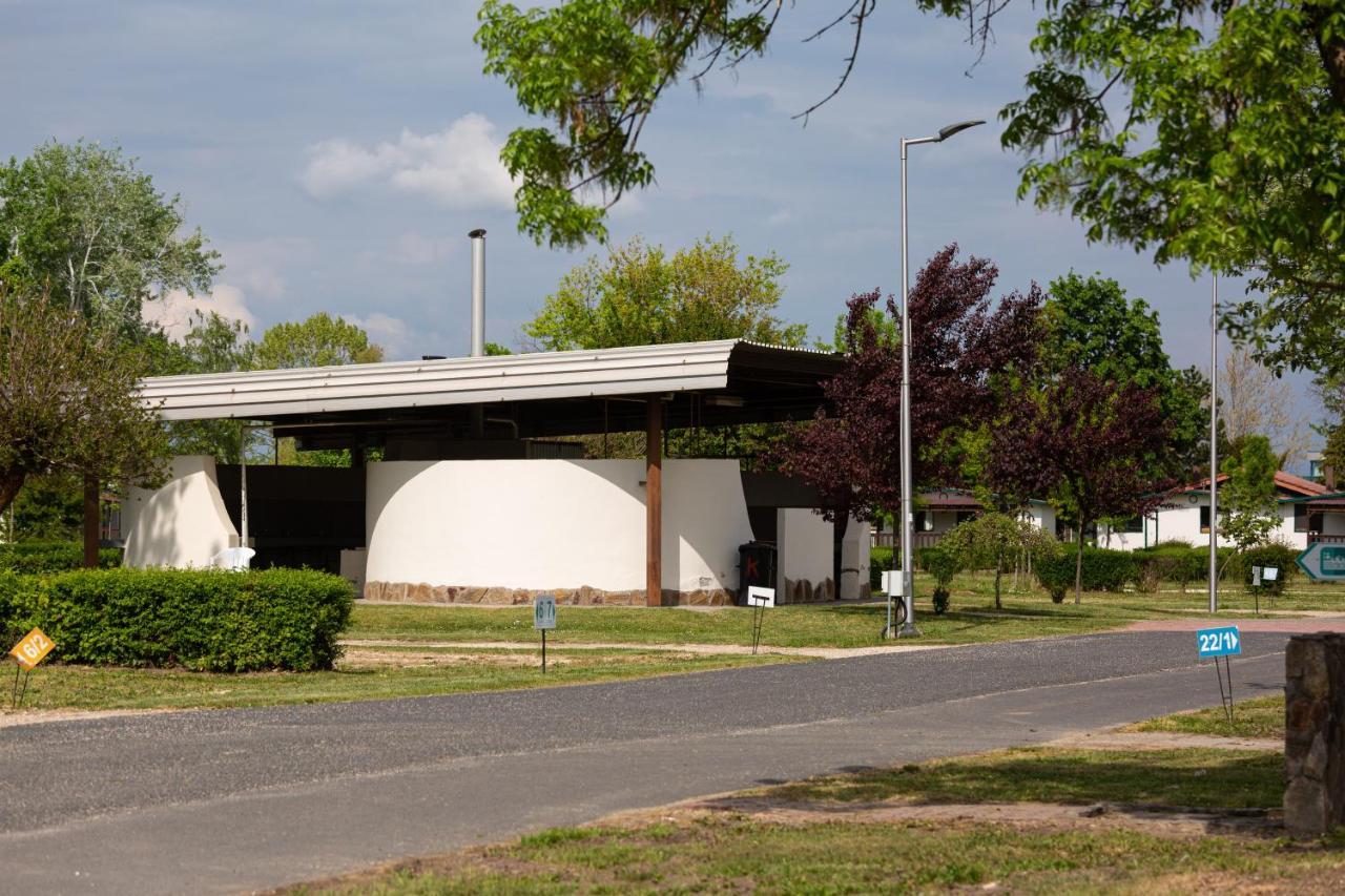 Aranypart Camping & Apartments Шиофок Экстерьер фото