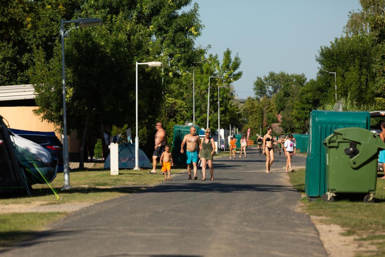Aranypart Camping & Apartments Шиофок Экстерьер фото