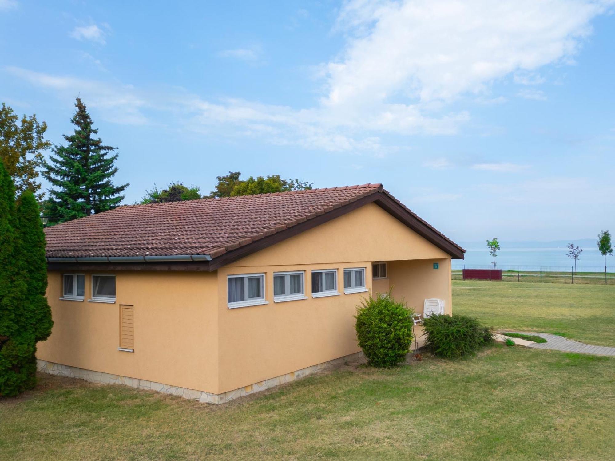 Aranypart Camping & Apartments Шиофок Экстерьер фото